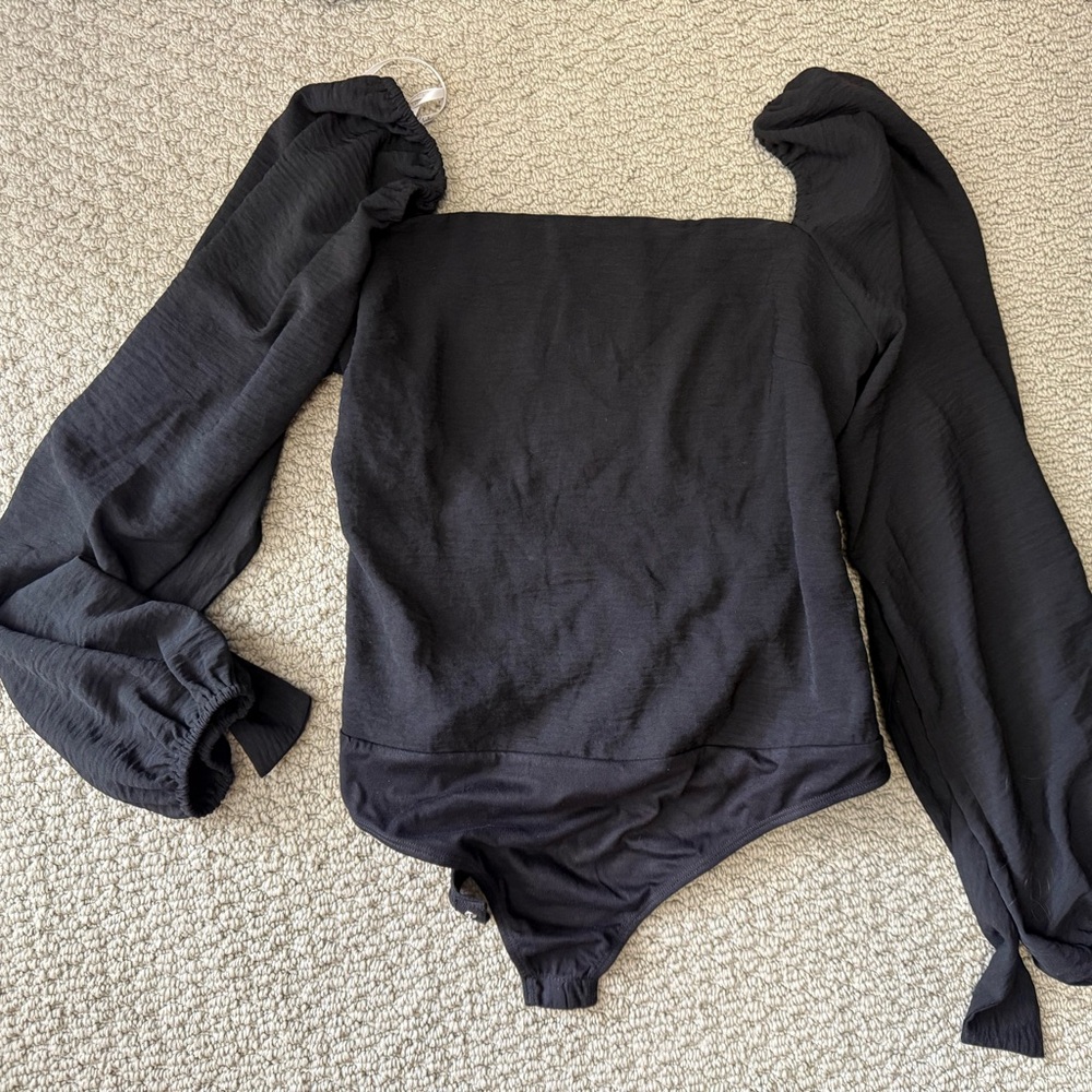 Lulu's Black Fitted Puffed Sleeve Bodysuit NWT